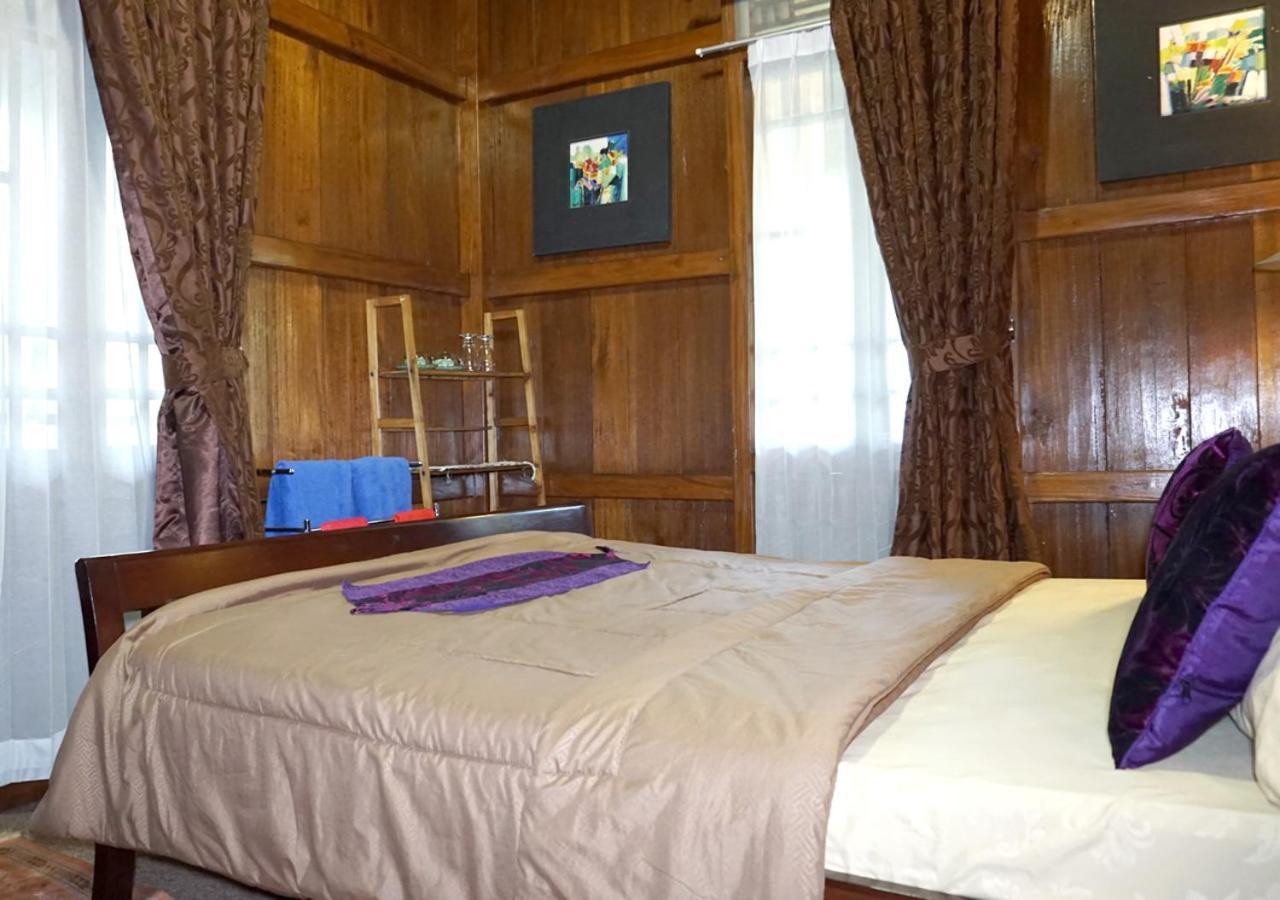 Badjoeri Ethnic Wooden Homestay Bandung Exterior photo