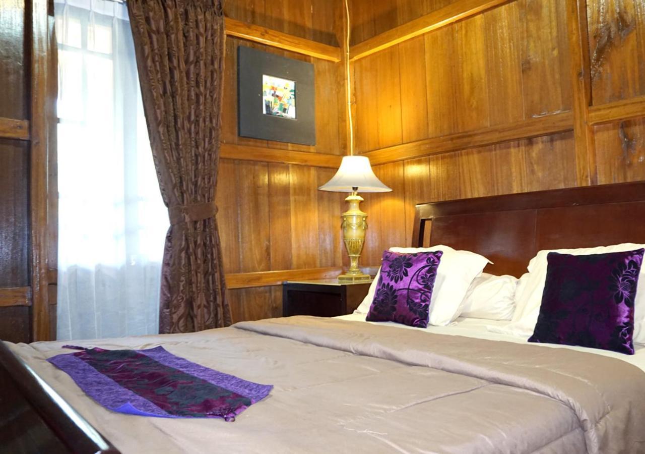 Badjoeri Ethnic Wooden Homestay Bandung Exterior photo