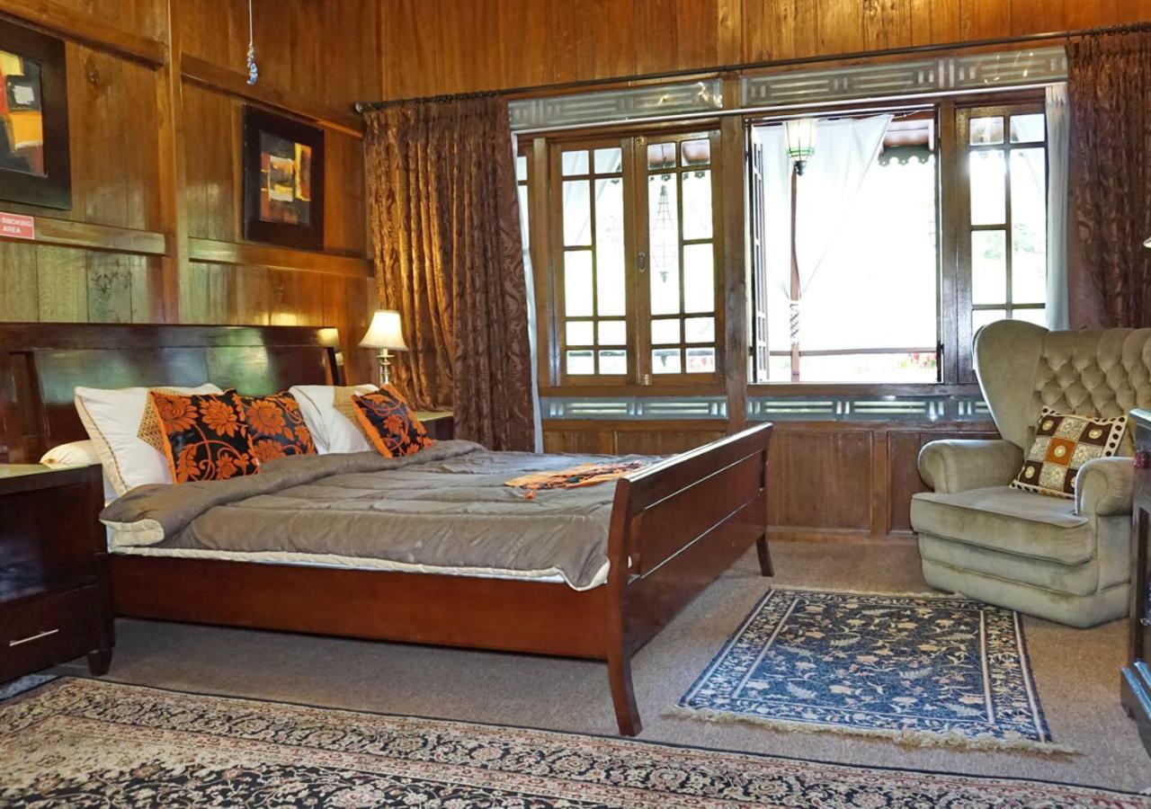 Badjoeri Ethnic Wooden Homestay Bandung Exterior photo