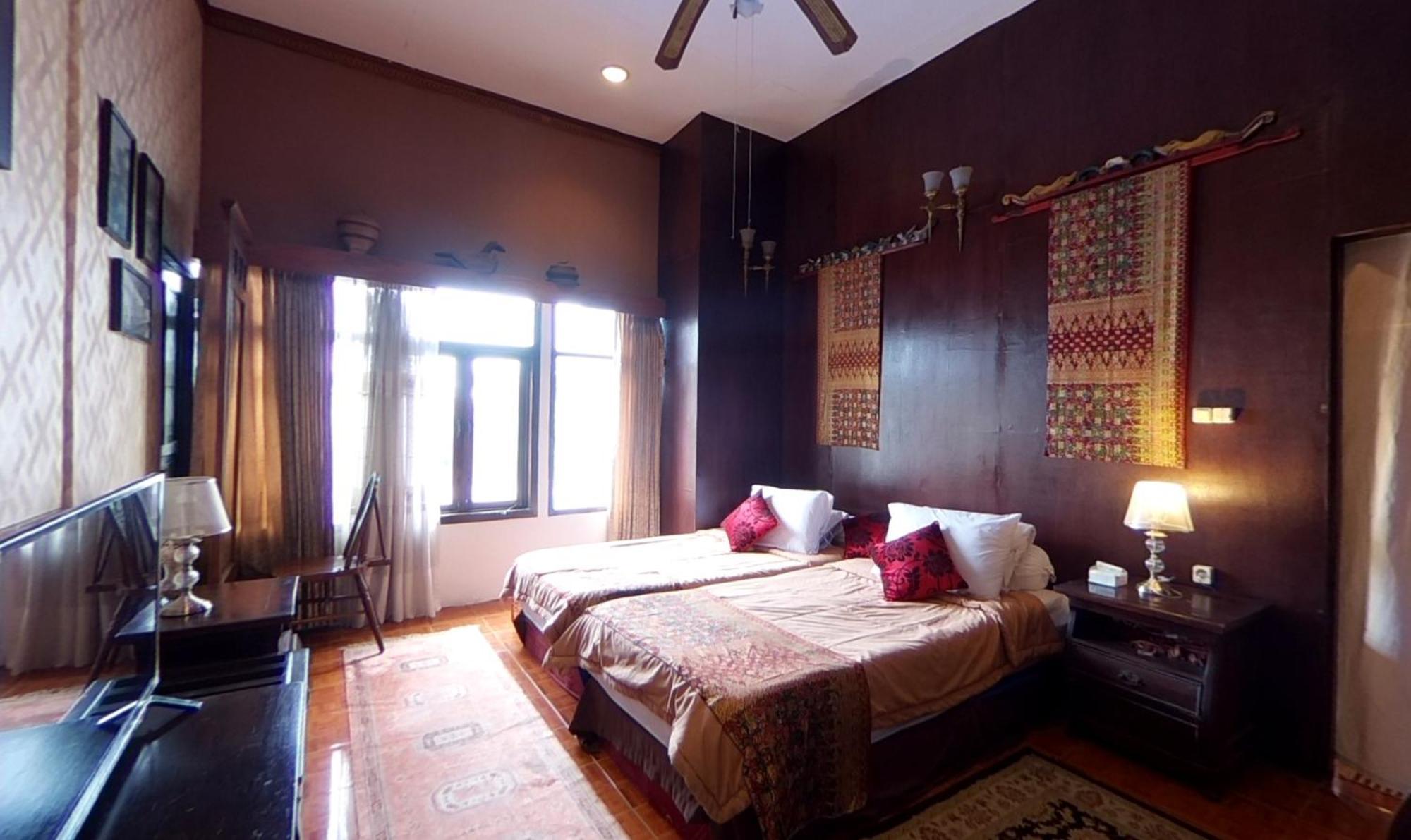Badjoeri Ethnic Wooden Homestay Bandung Room photo