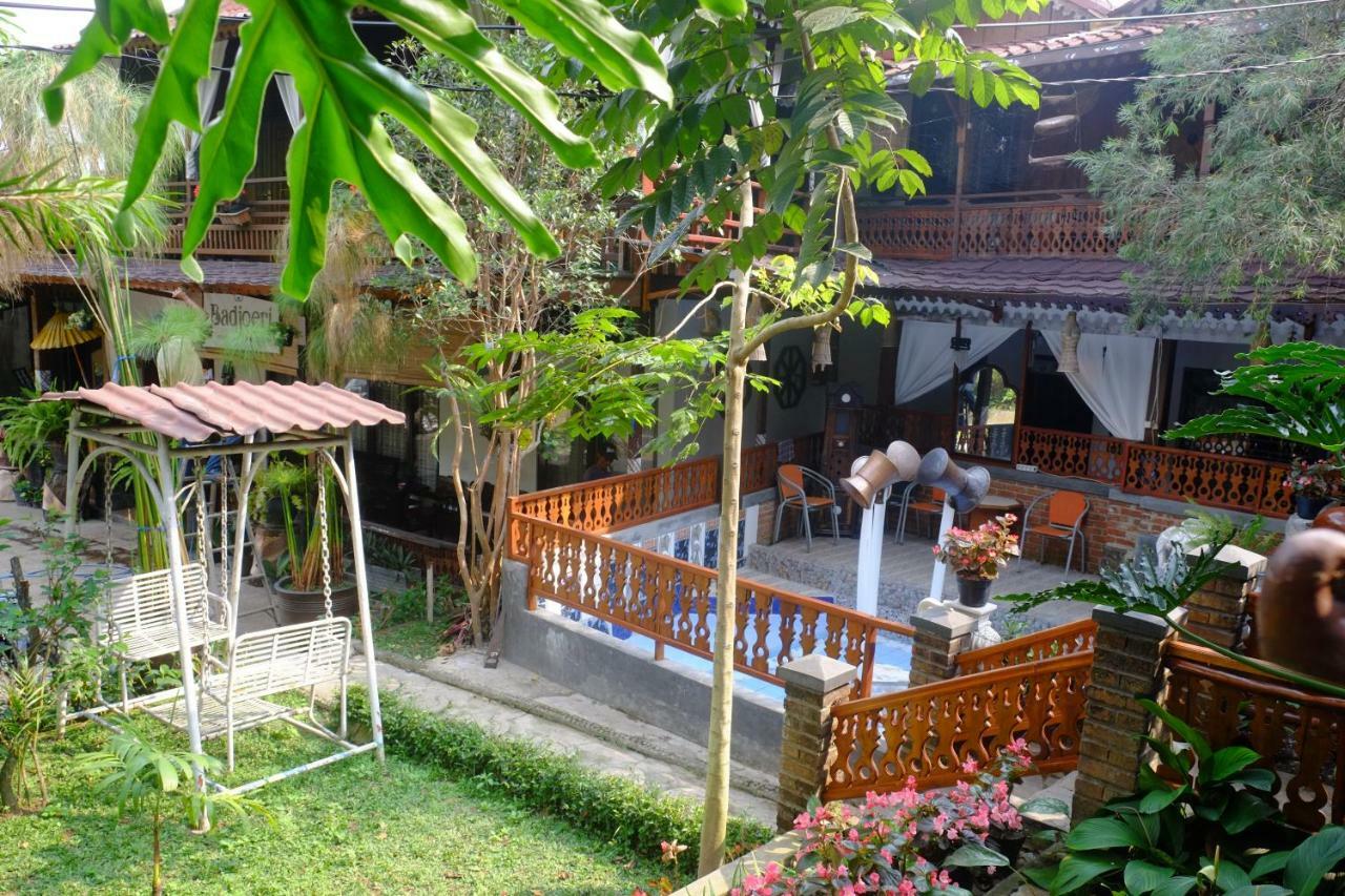 Badjoeri Ethnic Wooden Homestay Bandung Exterior photo