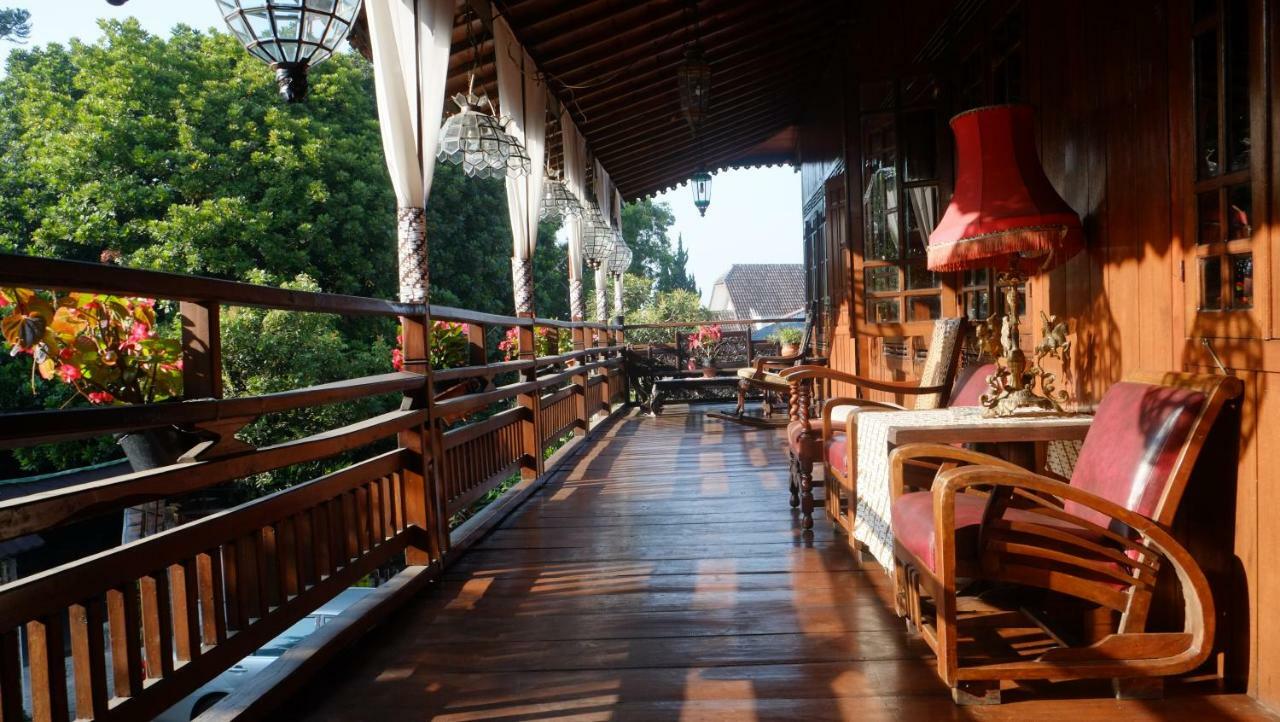 Badjoeri Ethnic Wooden Homestay Bandung Exterior photo